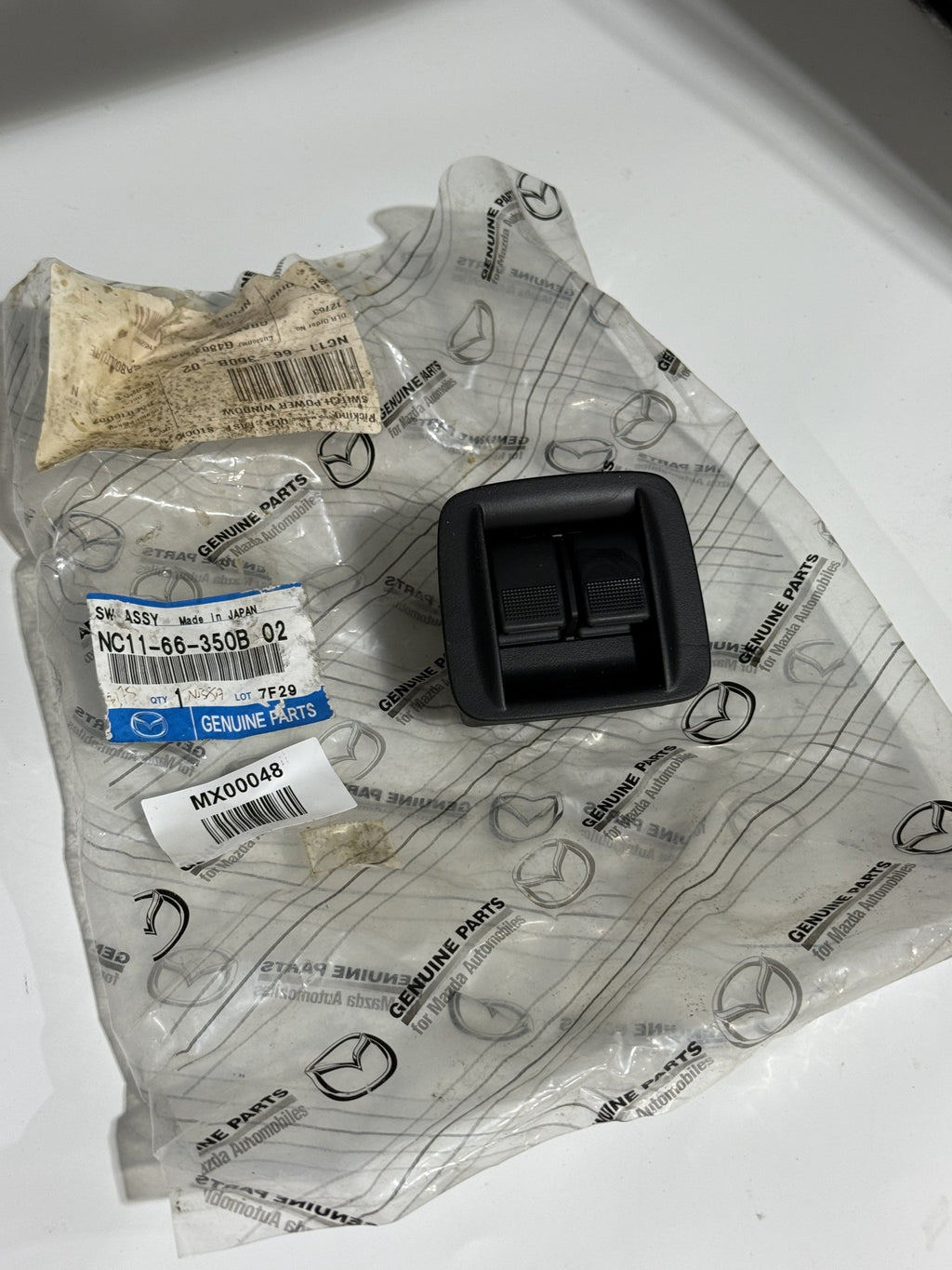 Power Window Switch – Brand New Genuine Mazda for Mazda MX-5 NB 1998–2005 – MX00048 photo 1