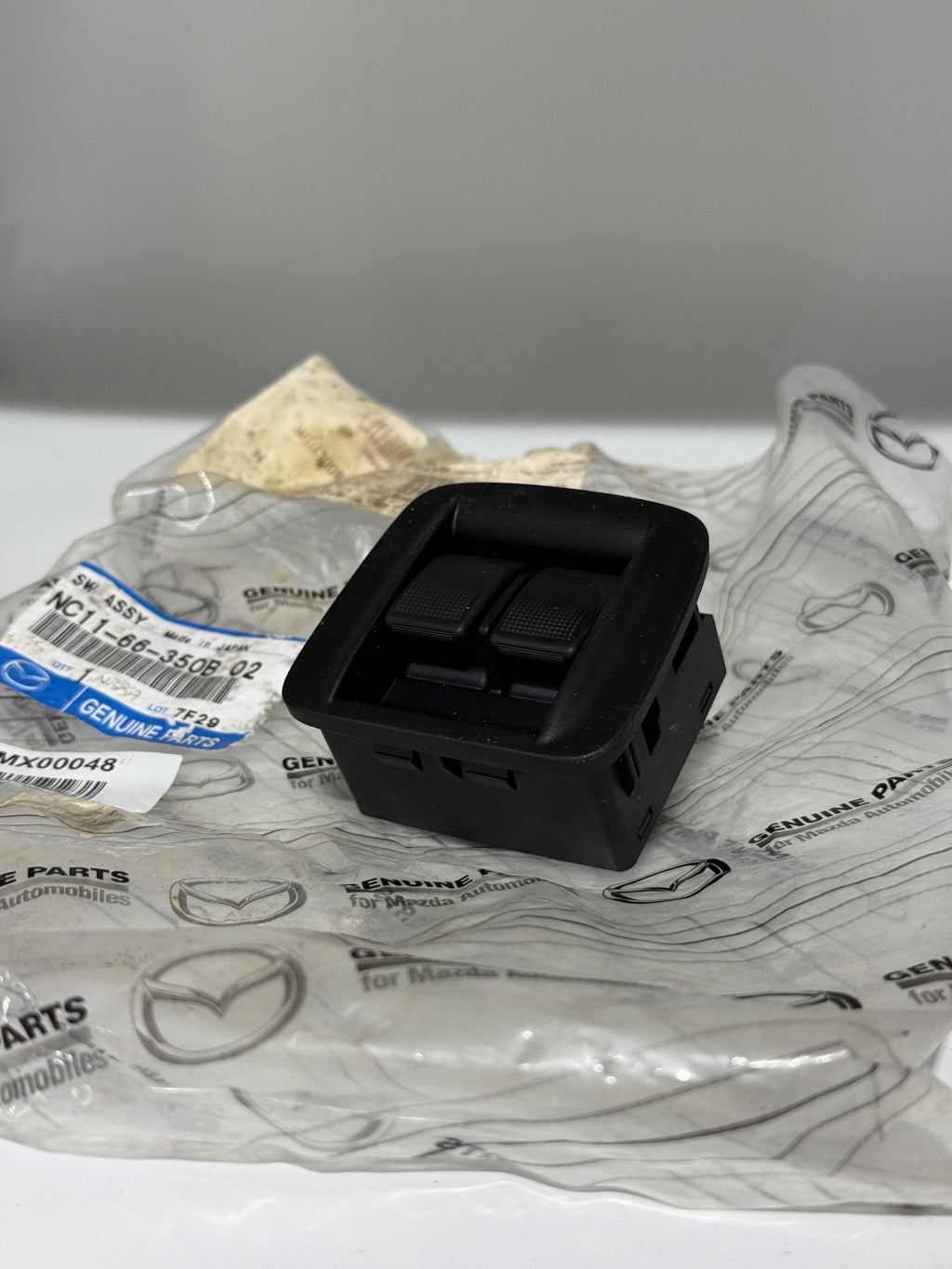 Power Window Switch – Brand New Genuine Mazda for Mazda MX-5 NB 1998–2005 – MX00048 photo 2