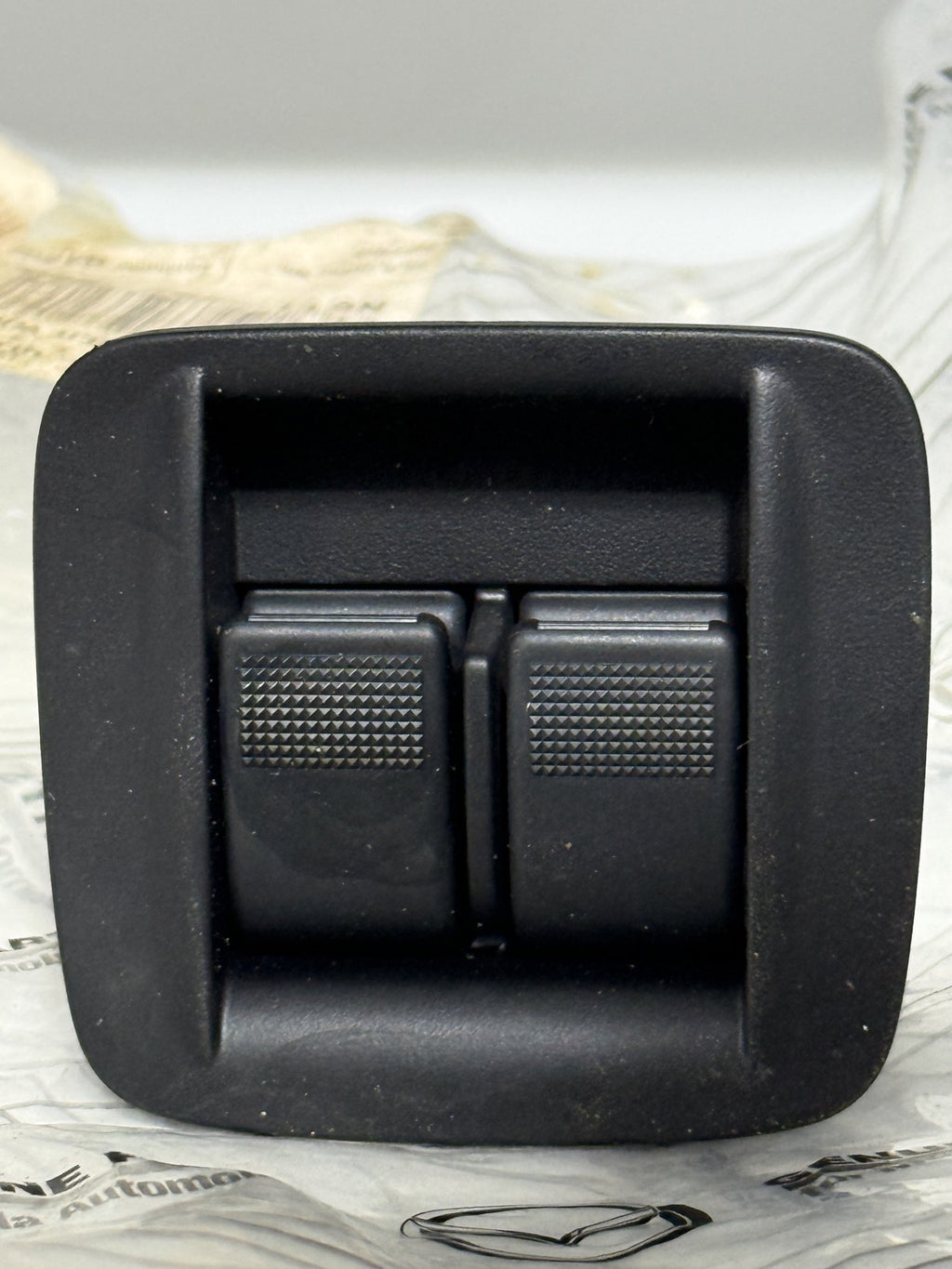 Power Window Switch – Brand New Genuine Mazda for Mazda MX-5 NB 1998–2005 – MX00048 photo 4